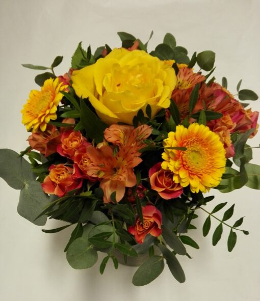 Žluto - oranžová kytice z růže, minirůží, alstromerie a gerber