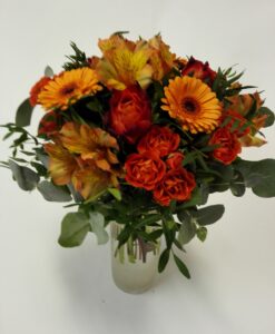 Míchaná oranžová kytice z růží, minigerber, alstromerií