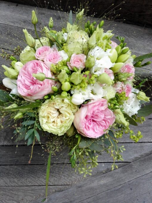 Svatební kytice s růžemi odrůdy David Austin